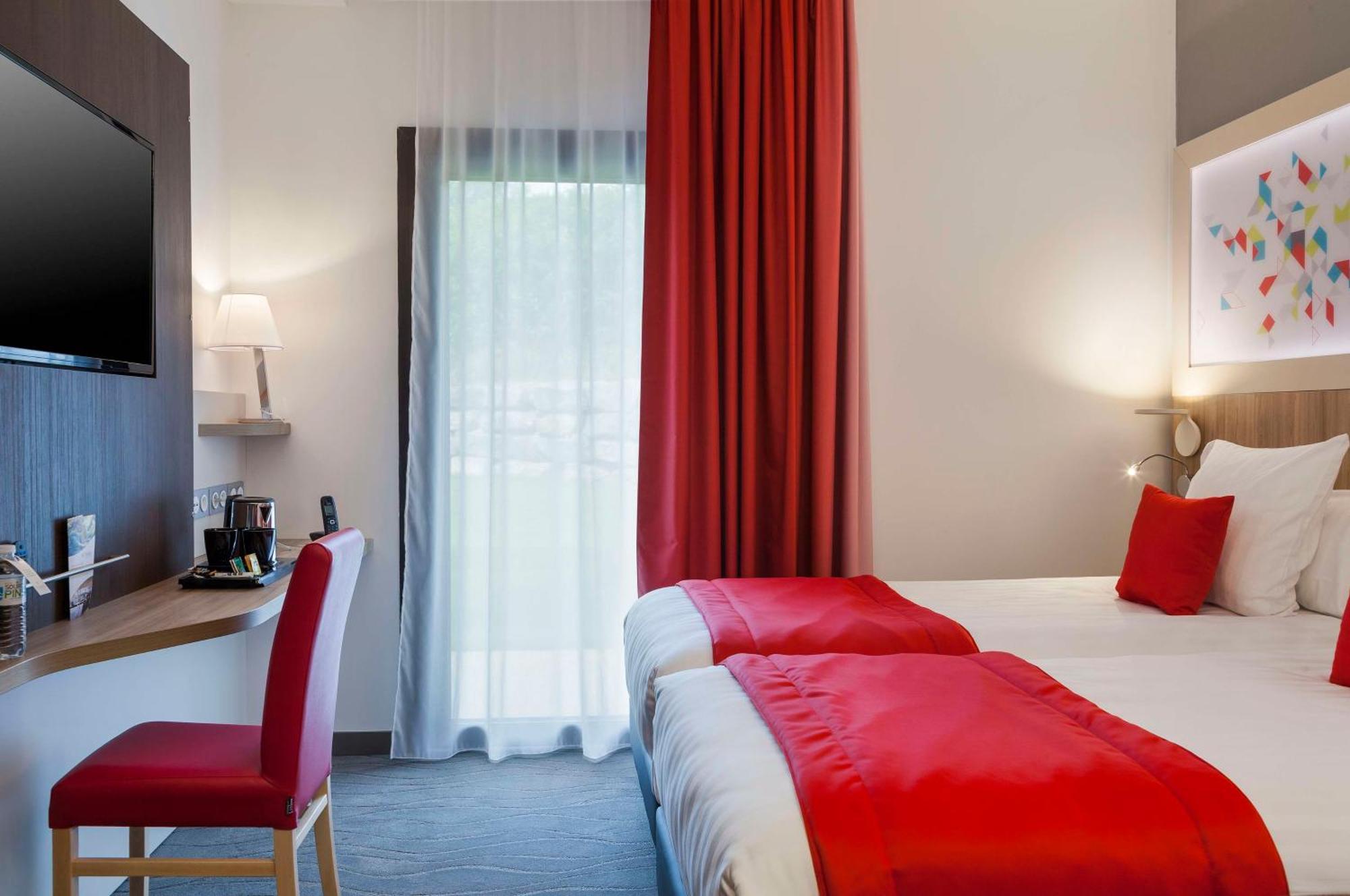 Brit Hotel Privilege Figeac Bagian luar foto